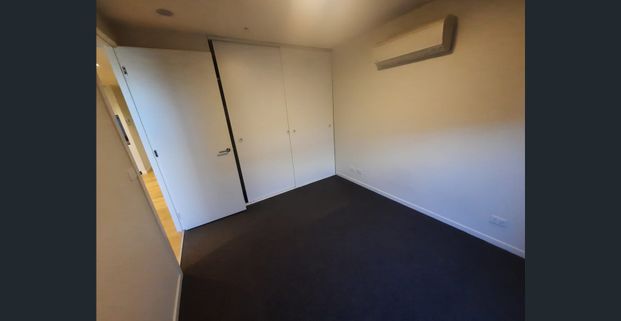 Pret a Porter! This Beautiful 1-Bedroom Plus Study is the Latest in Fashionable Living! - Photo 1