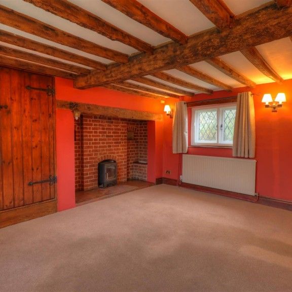 4 BED House To rent - Photo 1