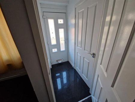 3 bedroom end of terrace house to rent - Photo 3