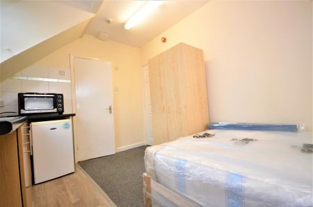 Studio to rent - Photo 2