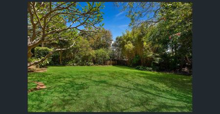 Well Presented | Spacious | Walk to Beach! - Photo 4