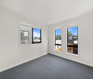 Modern 4-Bedroom Home with 3 Bathrooms in Wollert - Photo 3