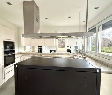 Beautiful family villa with pool just a stone’s throw from the lake... - Photo 5