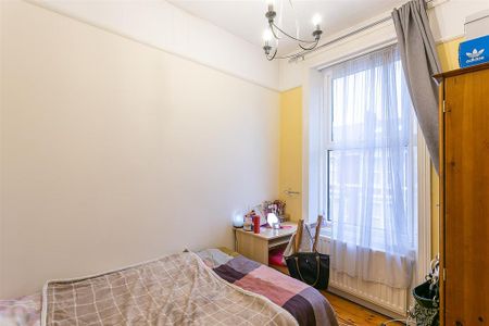 3 bedroom flat to rent - Photo 2