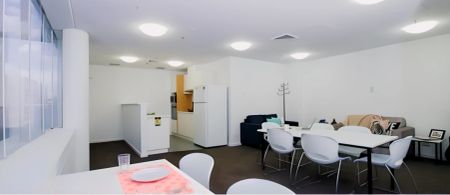 4 Bedroom Multi-share Apartment - Photo 2