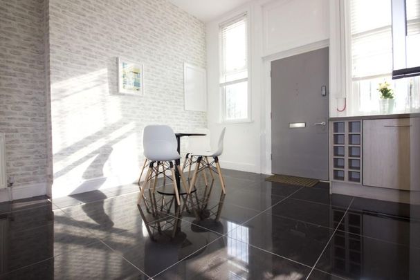 6 bedroom apartment to rent - Photo 1