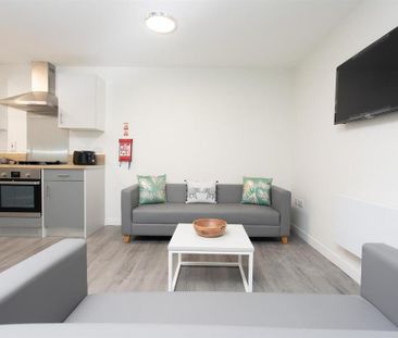 1 bedroom in a flat share to rent - Photo 2
