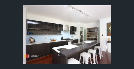 MAGNIFICENT FAMILY HOME WITH LUXURY FINISHES & RESORT-STYLE POOL - Photo 4