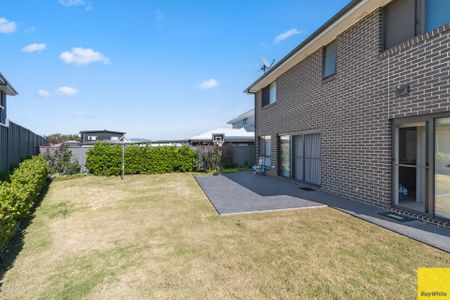 Spacious 5-Bedroom Family Home for Rent in Stream Hill - Photo 4