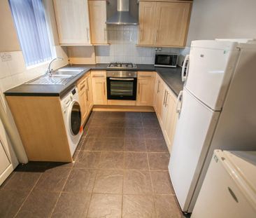 4 bedroom terraced house to rent - Photo 5