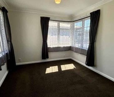 Renovated 3 bdrm home in handy location - Photo 2