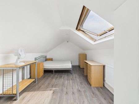 4 bedroom apartment to rent - Photo 4