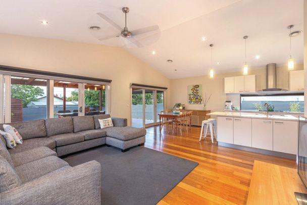 STUNNING PERIOD STYLE HOME IN NEWINGTON - Photo 1