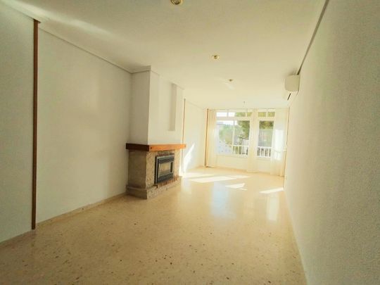 UNFURNISHED APARTMENT, AIR CONDITIONING, COMMUNITY POOL, PARKING, TERRACE, FIREPLACE - Photo 1