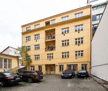Pronájem světlého bytu 2+1 s lodžií na prestižní adrese v Karlíně - Фото 5