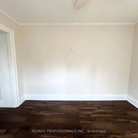 Kitchen, living & Dinning room. Lower level Master Bedroom with Hot. - Photo 1