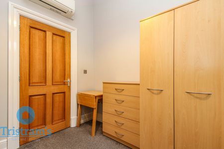 2 bed Flat for Rent - Photo 2