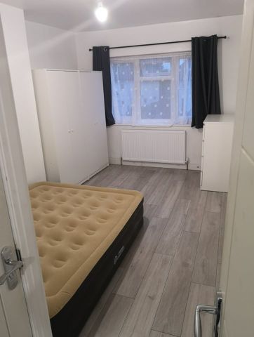 Room in a Shared House, Norbury Avenue, CR7 - Photo 2