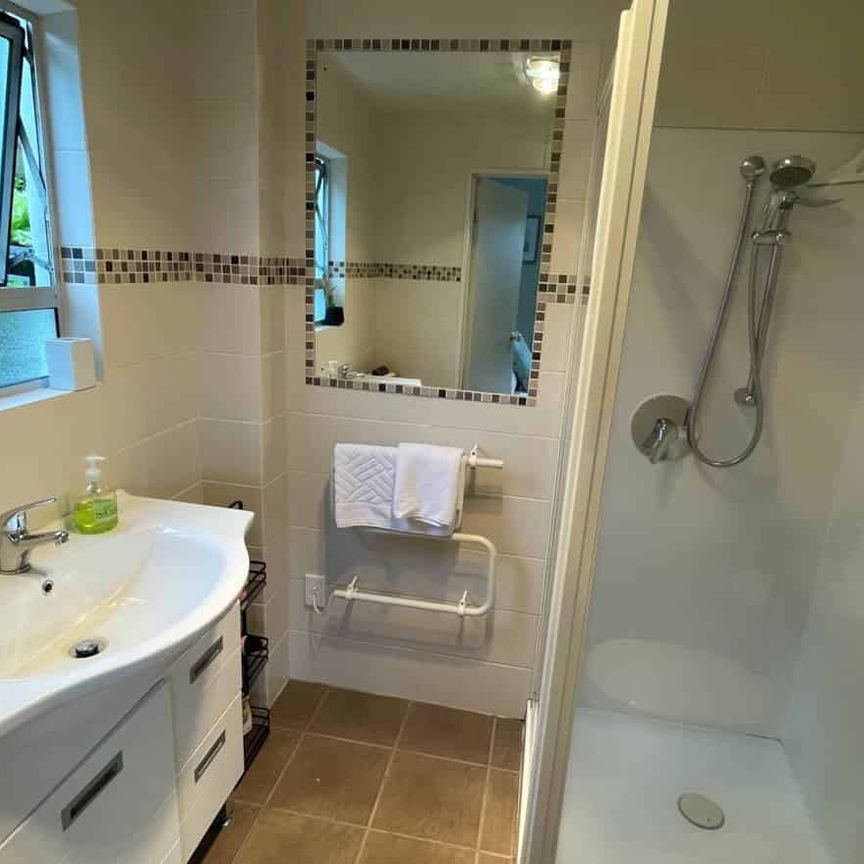 5 Bedroom Family Living in Brookfield - Photo 1