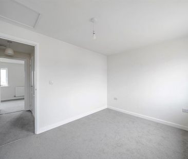 4 bedroom semi-detached house to rent - Photo 4