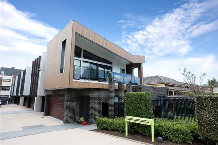 Modern Comfort and Convenience in Moonee Ponds - Photo 3