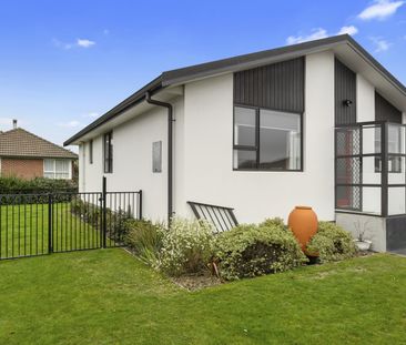 Modern Two Bedroom Unit - Photo 3