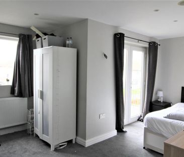 4 bedroom private hall to rent - Photo 4