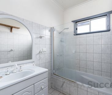 5 Rutledge Street, South Toowoomba QLD 4350 - House For Rent | Domain - Photo 5