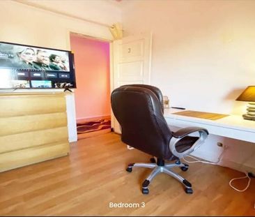 Rua Garcia de Orta, Amadora, Lisbon 2720-249 - Photo 2