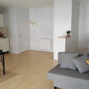 Location Appartement 1 pièce 36m² ST ETIENNE 42000 - Photo 2