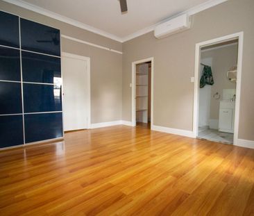 THREE BEDROOM HOME IN PERFECT LOCATION - Photo 3