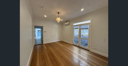 Light-filled living in the heart of princes hill - Photo 3