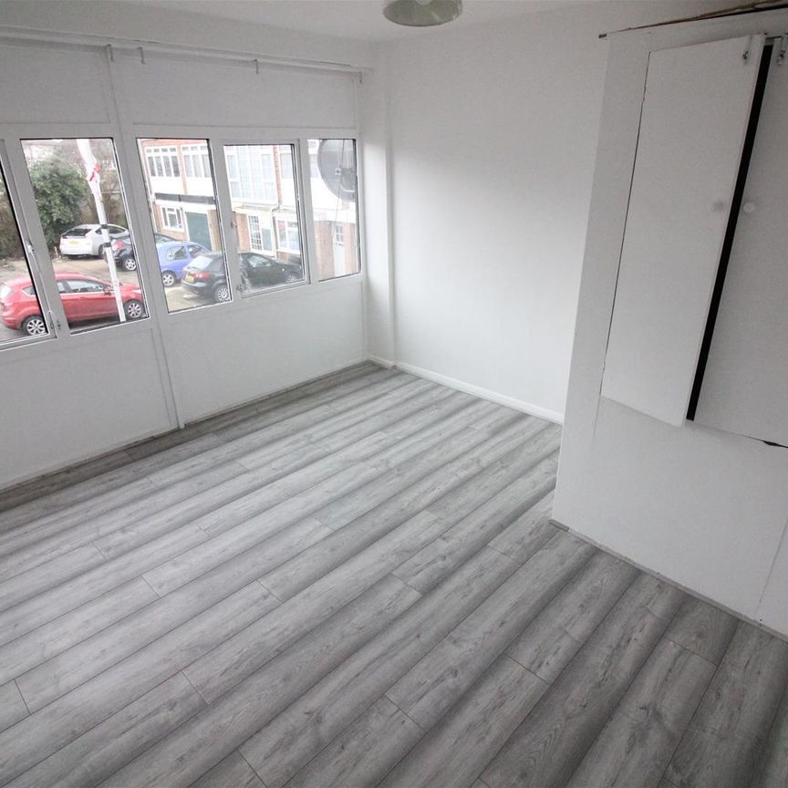 Russet Close, Uxbridge - Photo 1