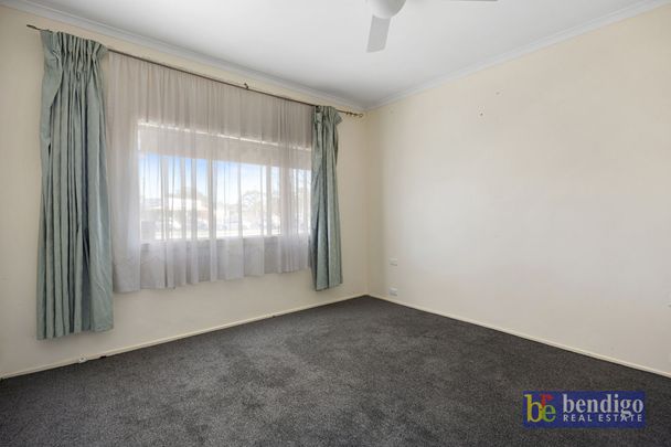 Comfort and Convenience Near Lake Weeroona - Photo 1