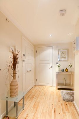 Room in a Shared Flat, Merton Road, SW19 - Photo 1