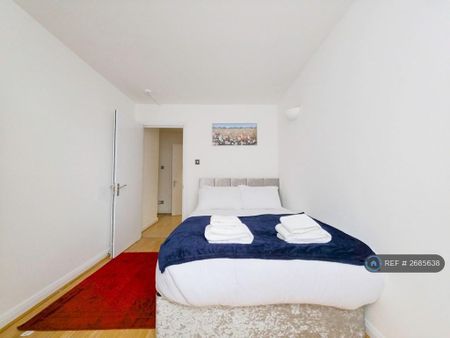 1 bedroom in a flat share to rent - Photo 3