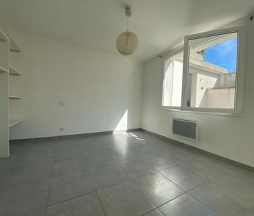 « VILLENEUVE LES AVIGNON - APPARTEMENT T3 95.17 M² AVEC JARDIN ET P... - Photo 1