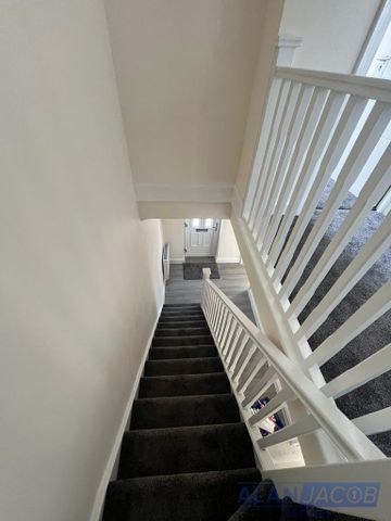 3 bedroom flat to rent - Photo 2
