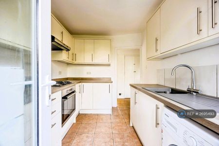 2 bedroom flat to rent - Photo 2