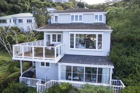 Harbour Views in Wadestown - Photo 2