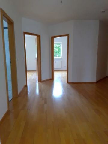 Komfortable 3-Zimmerwohnung, Küche mit EBK, Bad, Abstellraum, Balkon, Garage + Stellplatz - Foto 2