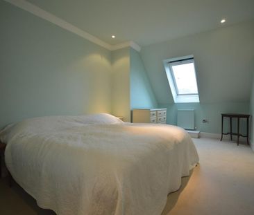 4 bedroom semi-detached house to rent - Photo 5