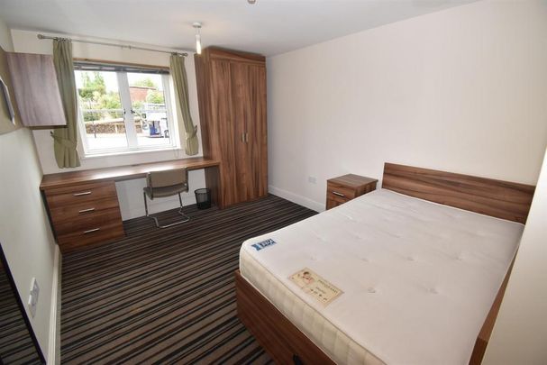 5 bedroom flat to rent - Photo 1