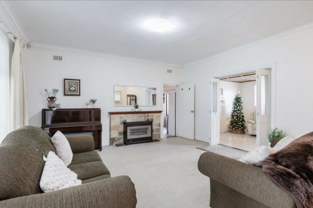 Spacious 4 bedroom family home in a sought-after suburb - Photo 1