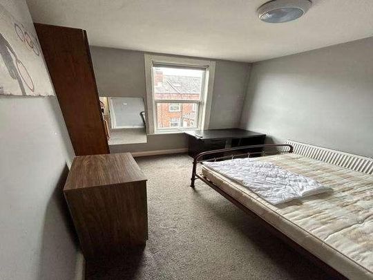 Lucas Place, Woodhouse, Leeds, LS6 - Photo 1