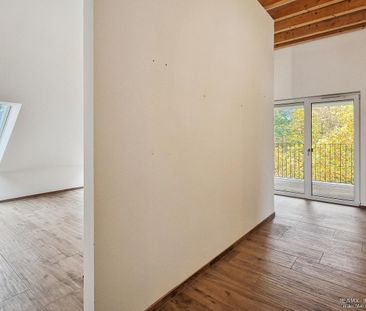 Tolle Dachgeschosswohnung mit Loggia und Einbauküche - Photo 4