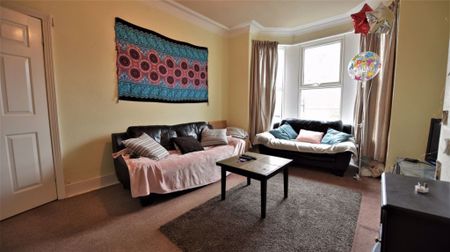 8 bedroom House in & 199 Cardigan Lane, Leeds - Photo 2