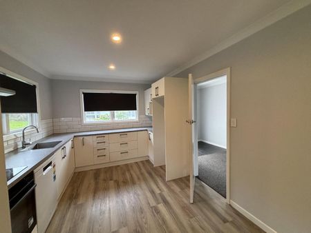 Three-bedroom St Johns Hill home - Photo 3