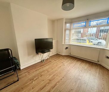 2 bedroom semi-detached house to rent - Photo 2