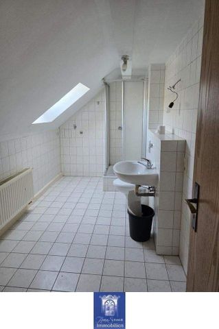 Großzügige 3-Zimmerwohnung unterm Dach in ruhiger und grüner Lage! - Photo 3